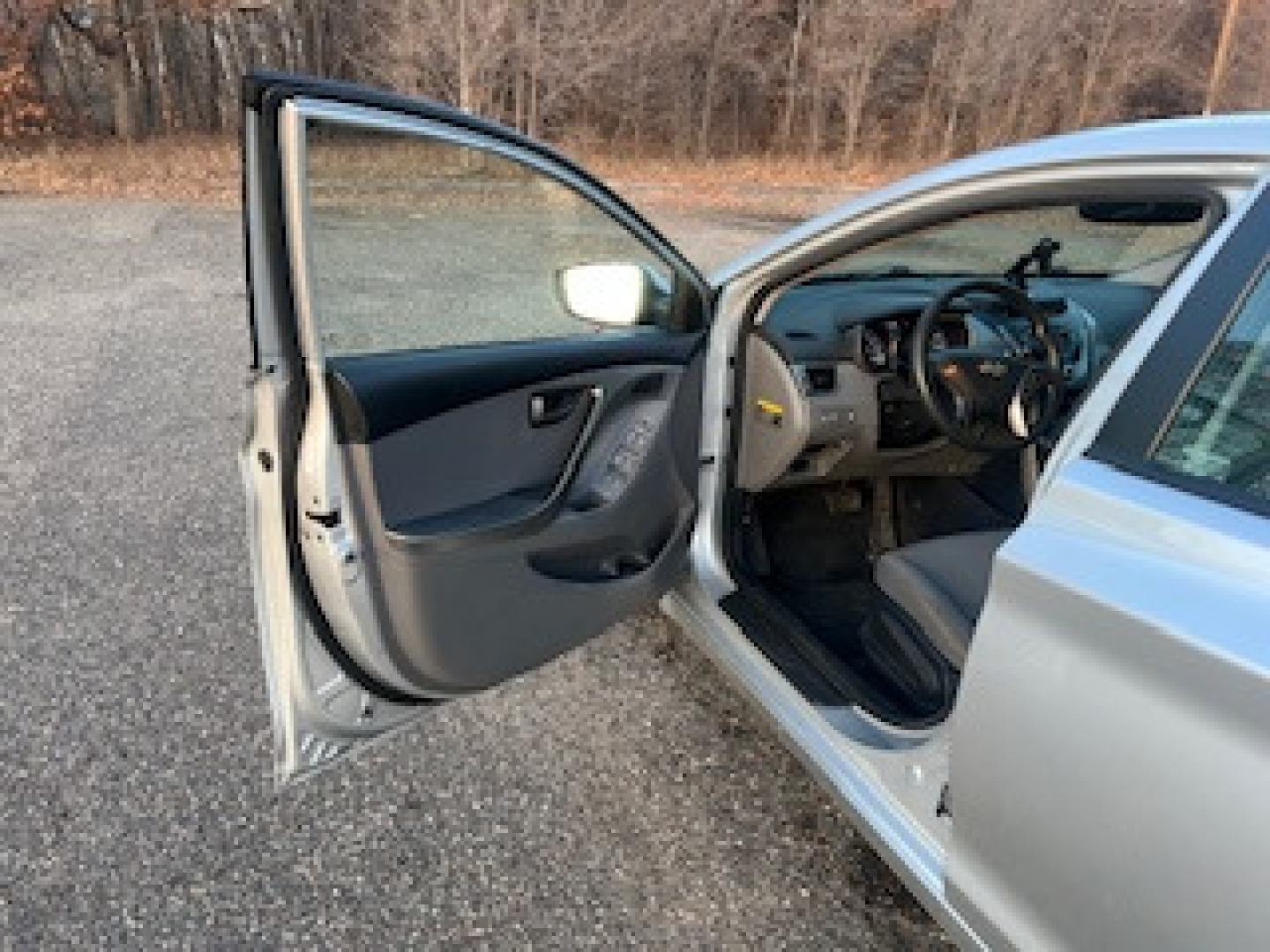 2013 Hyundai Elantra GLS A/T (KMHDH4AE7DU) with an 1.8L L4 DOHC 16V engine, 6-Speed Automatic transmission, located at 17255 hwy 65 NE, Ham Lake, MN, 55304, 0.000000, 0.000000 - Photo#8